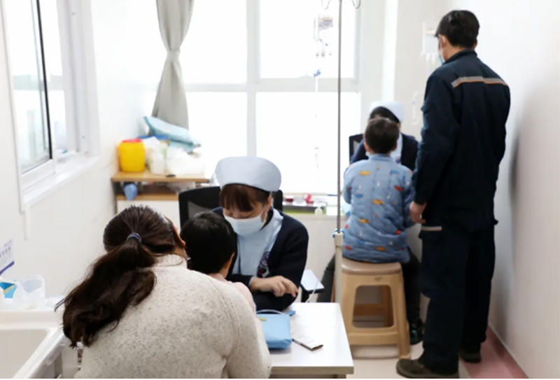北大醫(yī)療淄博醫(yī)院全面加強冬季患兒診療服務！_09.jpg